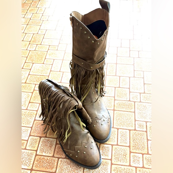 🆕Women’s Western Mid-Calf Tan To Light Brown Colored Cowboy Boots. Size 8. - Picture 2 of 7